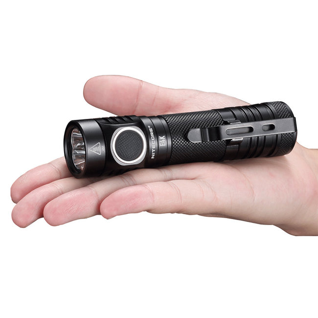 Nitecore Elemlámpa E4K (1x21700) 4xCREE XP-L2 V6 LED (4400 lumen)